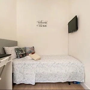Habitacion Privada En Piso Compartido Junto A La Sagrada Familia Apartamento